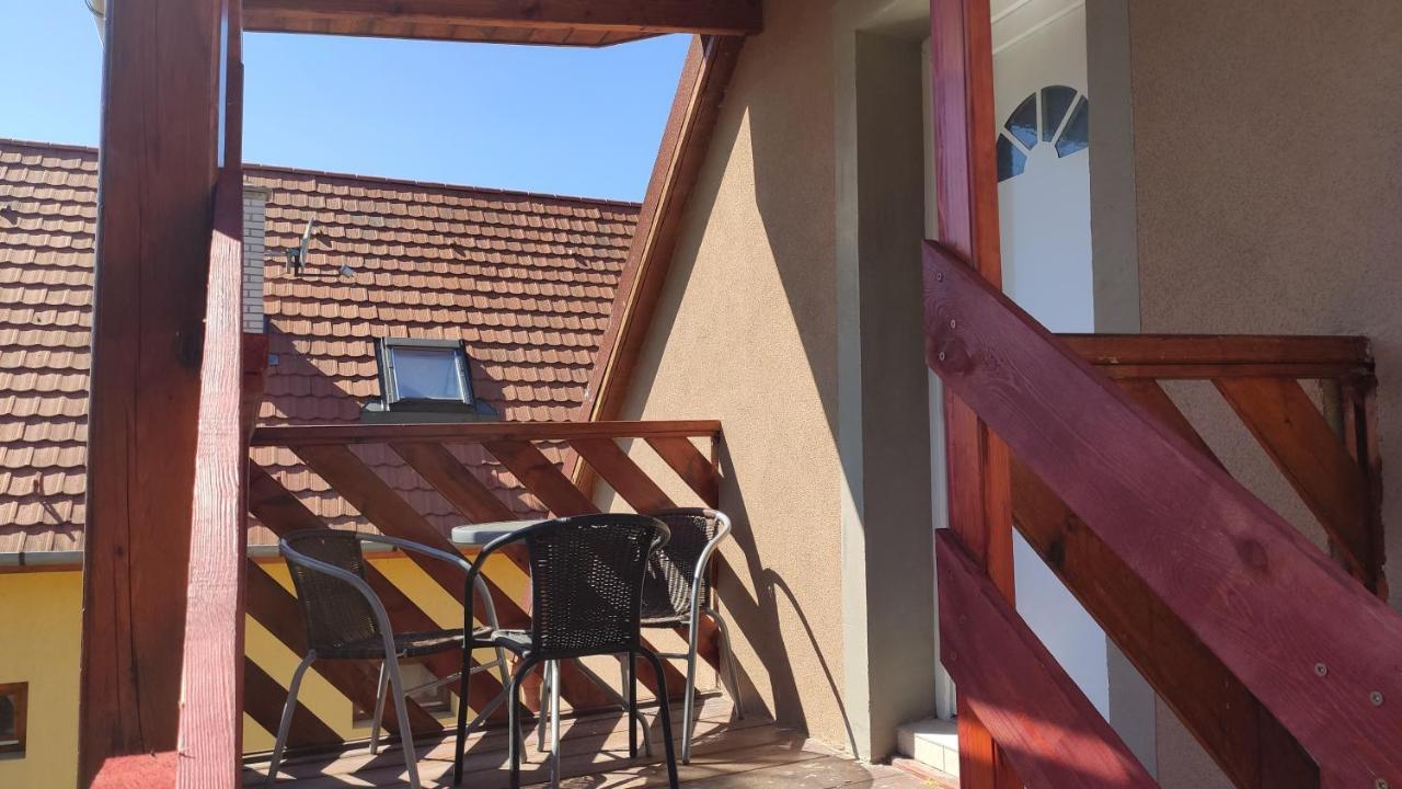 Lelle Lelke Apartmanház Balatonlelle Exterior foto