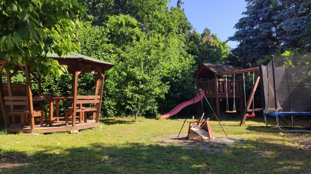 Lelle Lelke Apartmanház Balatonlelle Exterior foto